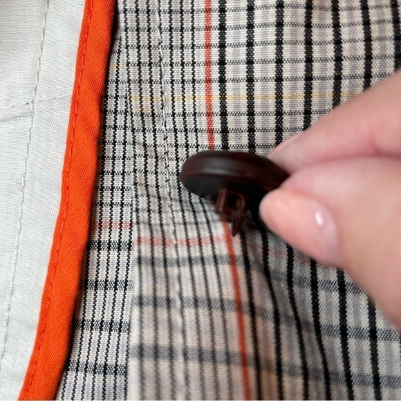 Isaac Mizrahi Brown Windowpane Plaid Blazer Target faux leather buttons. Size M - Picture 13 of 16